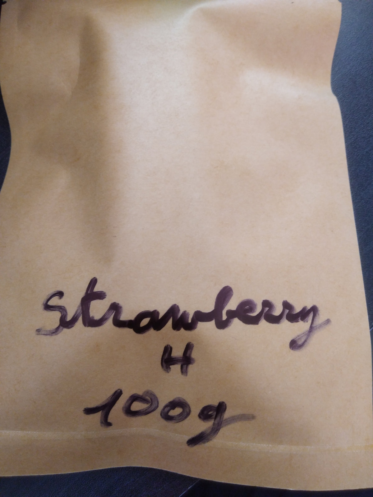 CBD - résine 1 sachet de 100 grammes Strawberry - Taux de CBD 20%